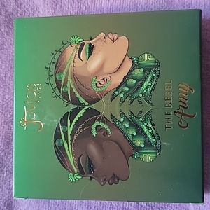 JUVIA'S Place The Rebel Army Eyeshadow Palette